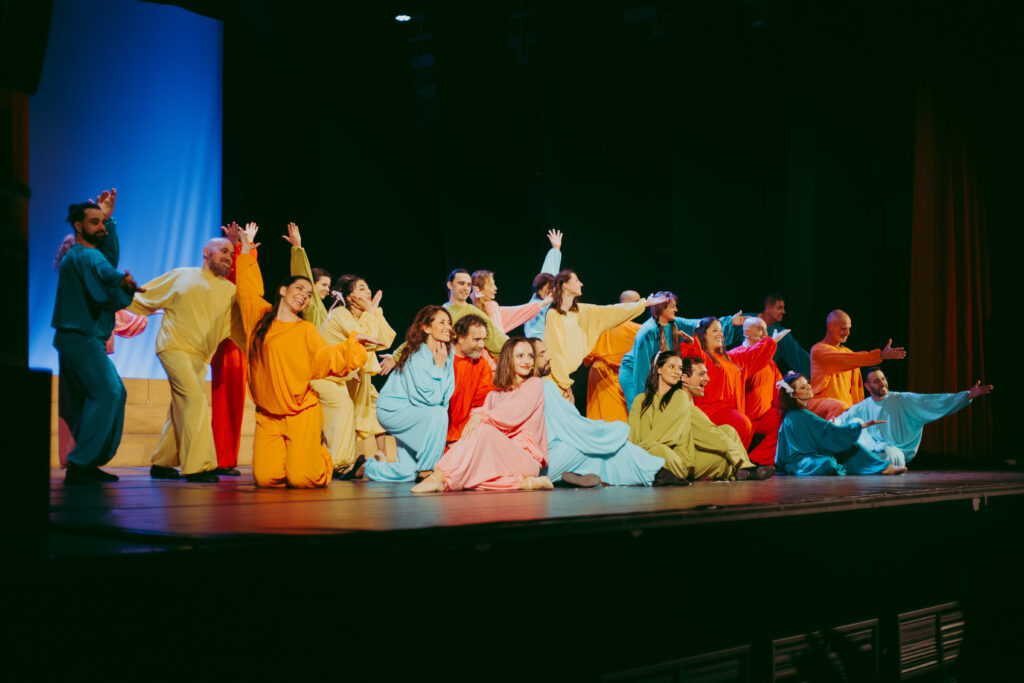La Compagnia Teatrale Divadlo presenta il musical “Sono Accese le Lampade”