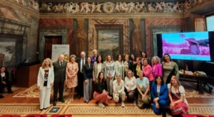 L’Apicoltrice Anna Maria Cabiddu premiata a Roma per APInRosa
