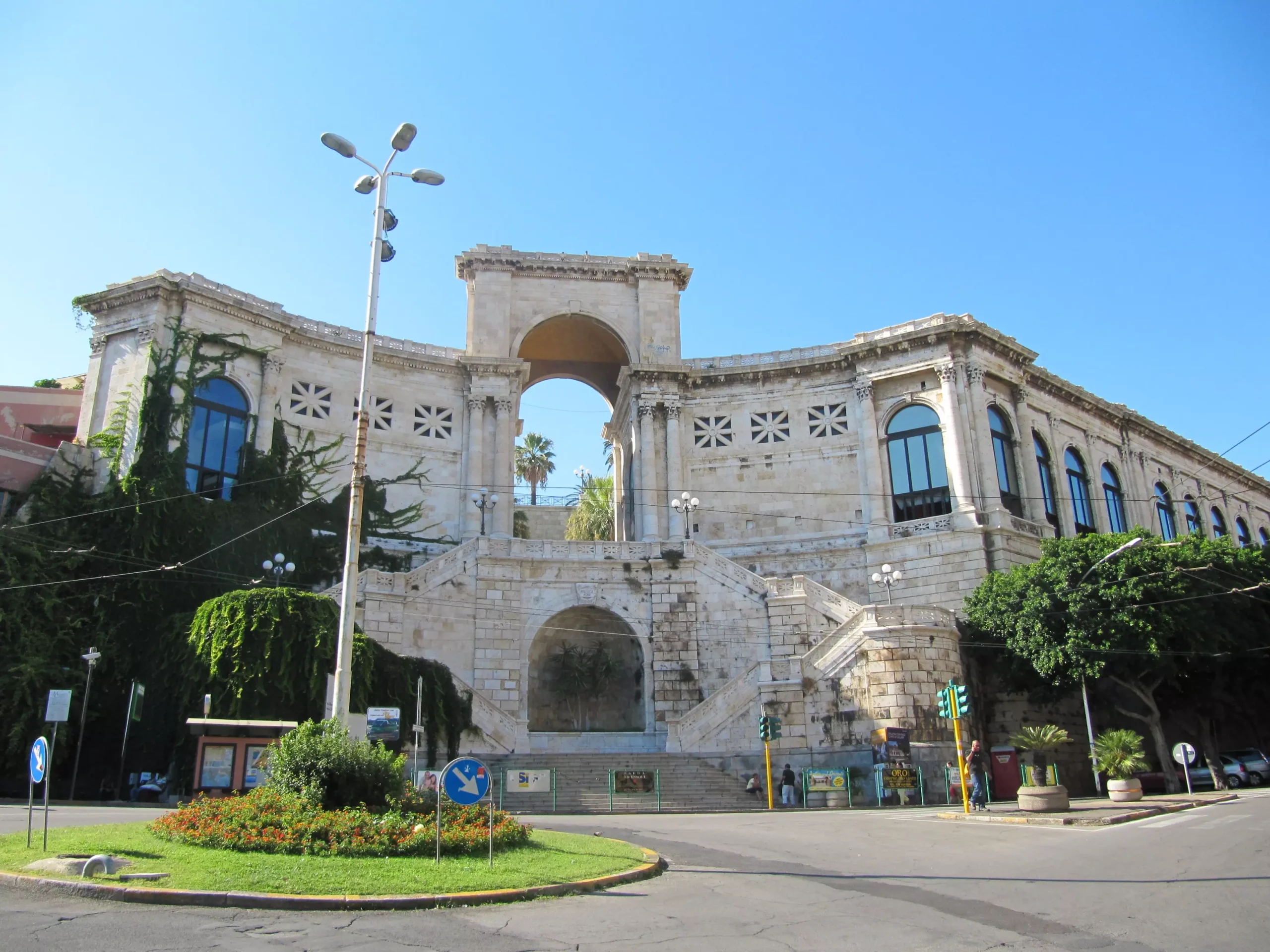 Bastione di Saint Remy: Storia, Panorama e Vita Culturale