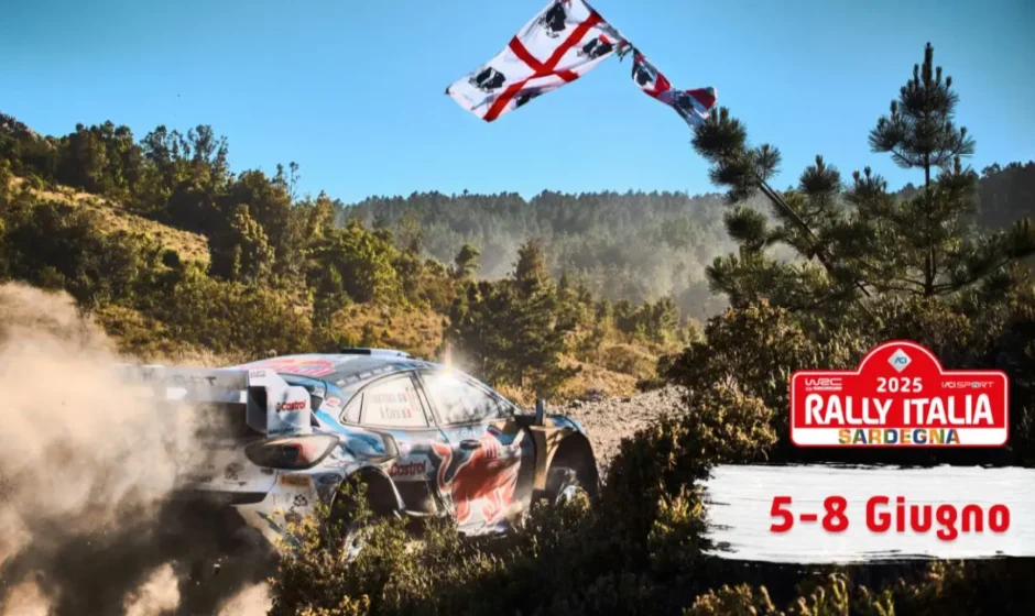 Grafica ufficiale Rally Italia Sardegna 2025 con date e logo dell’evento, in programma a Olbia dal 5 all’8 giugno