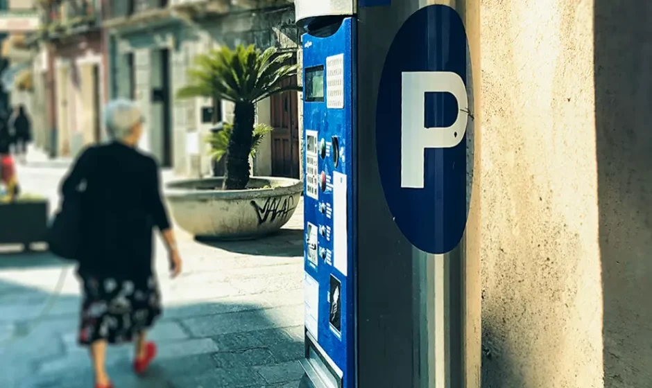 PARKAR: arriva l'app EasyPark per il pagamento della sosta