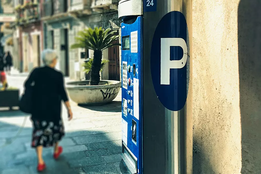 PARKAR: arriva l’app EasyPark per il pagamento della sosta