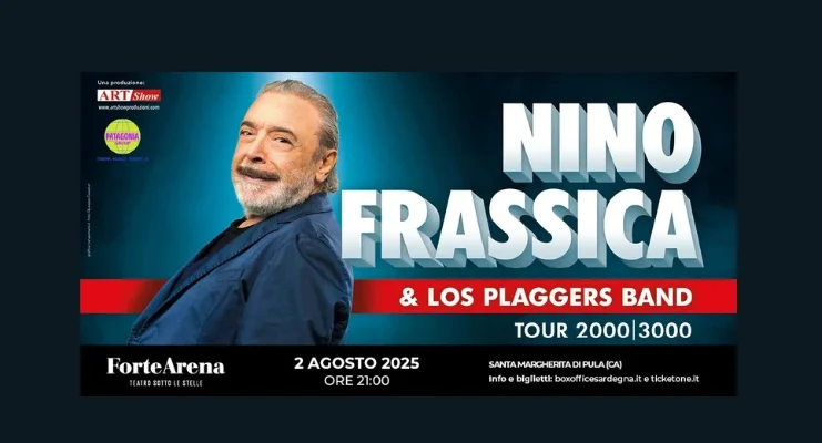 Nino Frassica sul palco alla Forte Arena durante il Tour 2000/3000