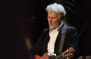 Ron in concerto a Cagliari con “Al centro esatto della musica”