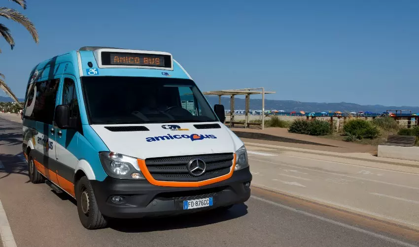Amicobus: dal 24 novembre raggiunge Elmas, Assemini, Decimomannu e l’Aeroporto Cagliari-Elmas