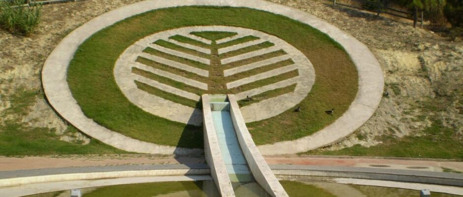 Tour Cagliari - Pochi sanno che Parco di Monte Claro, uno dei più noti parchi di Cagliari che oggi rappresenta un luogo di svago ideale con i suoi percorsi immersi nella natura, le sue fontane e i laghetti, è in realtà un sito che nasconde un’importante storia millenaria.