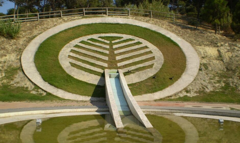 Tour Cagliari - Pochi sanno che Parco di Monte Claro, uno dei più noti parchi di Cagliari che oggi rappresenta un luogo di svago ideale con i suoi percorsi immersi nella natura, le sue fontane e i laghetti, è in realtà un sito che nasconde un’importante storia millenaria.