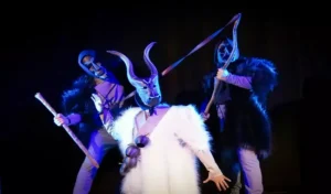 Spettacoli Cagliari Gli Artisti Fuori Posto al Teatro Massimo con “Nosus”, lo spettacolo in lingua sarda e inglese